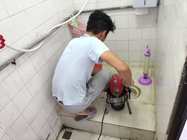 永州管道堵塞冒臭气 专业师傅现场解决问题