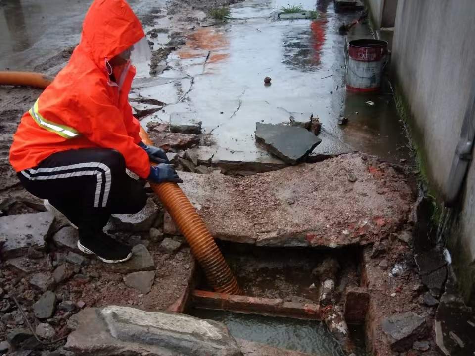 永州专业清理污水池 炜誉市政以规范流程守护城市 “肠道”