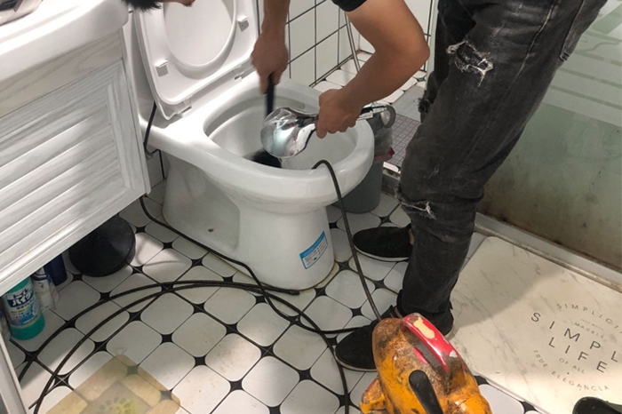 永州马桶堵塞自己疏通还是找师傅?专业上门服务让你省时更省心
